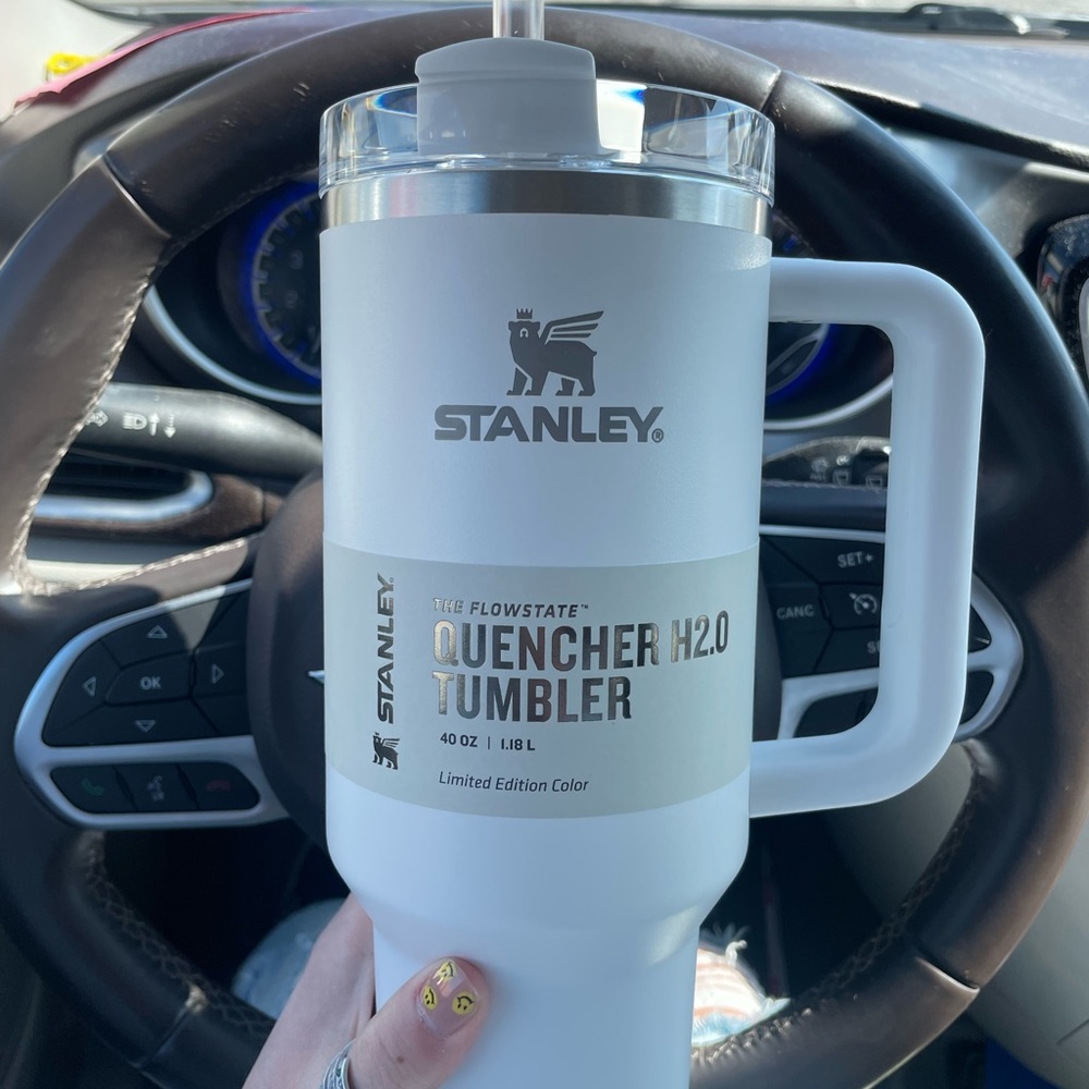 Stanley 40oz Brilliant White H2.0 Tumbler - Target Exclusive Release. BNWT.